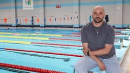 Manuel Alesander en la pisicina de Los Almendros. Archivo