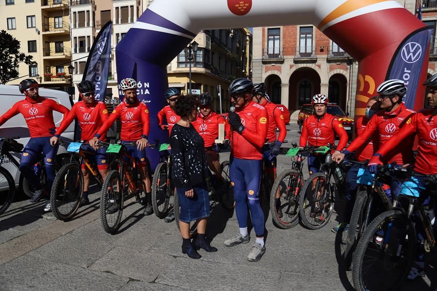 Zamora y Murcia se hermanan por una buena causa en un Camino de Santiago sin pausa