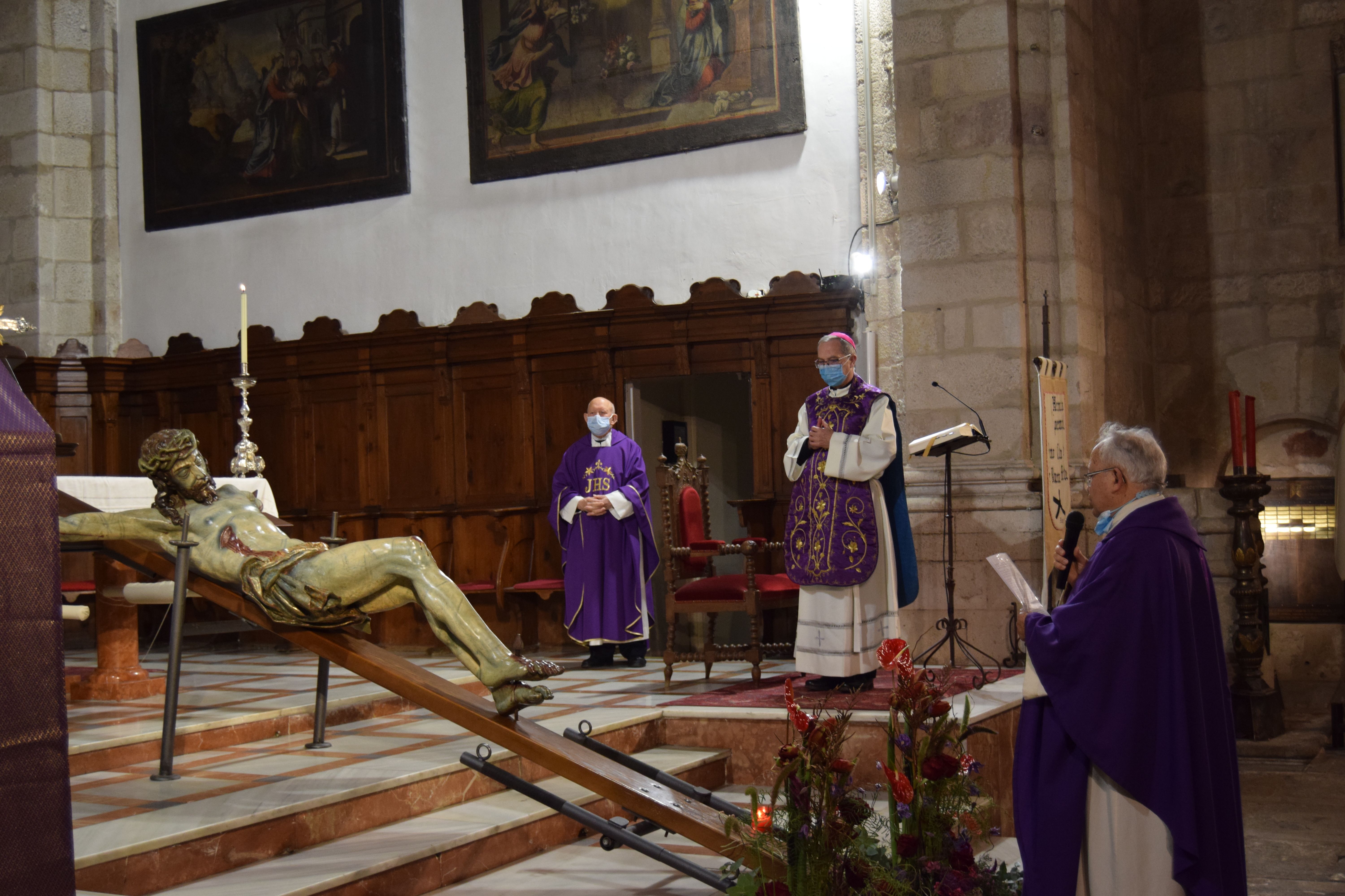 La iglesia de San Vicente se llena para volver a celebrar un Triduo de la  Buena Muerte