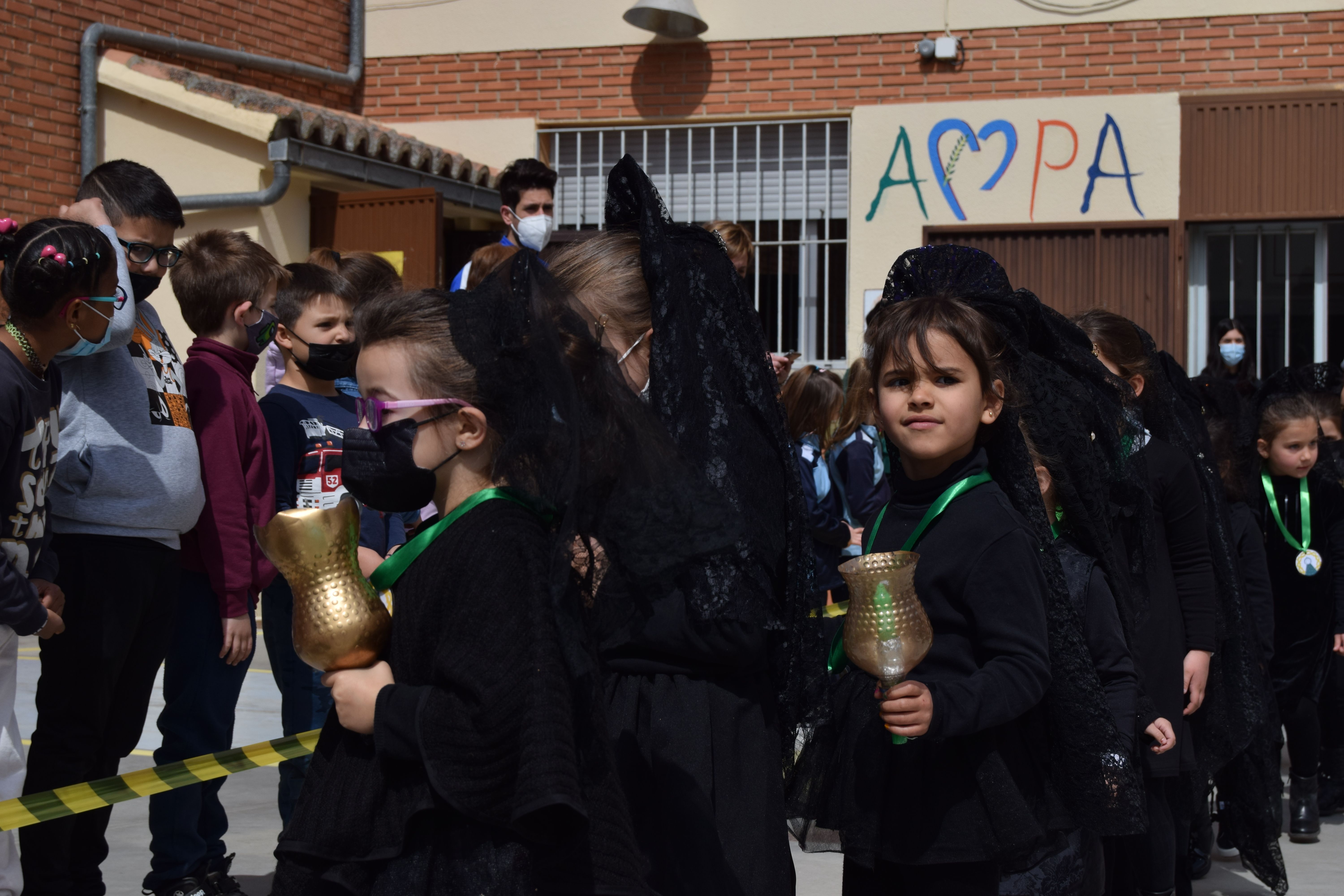 Los alumnos del Santísima Trinidad celebran su particular Semana Santa
