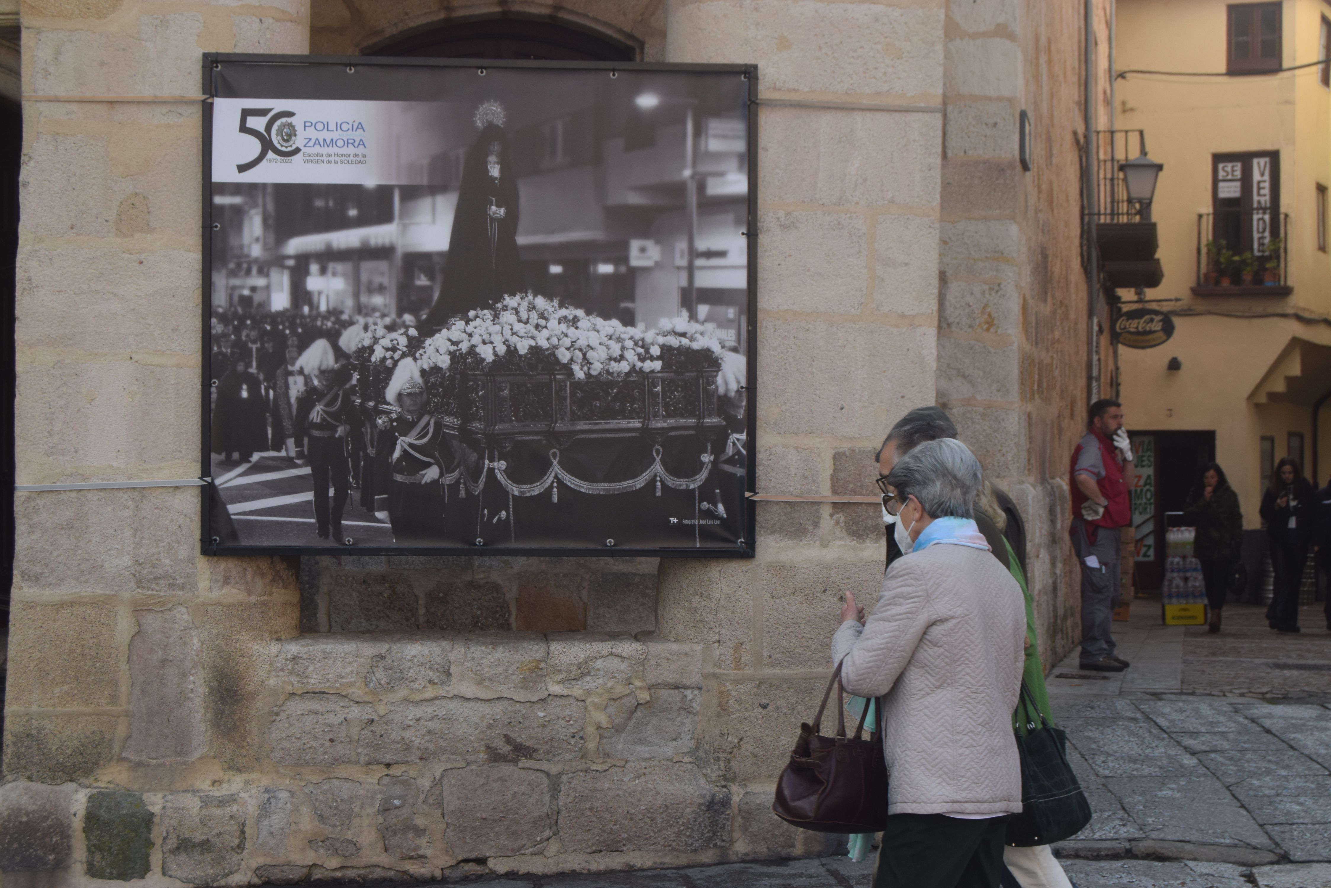 Fotografías antiguas en los soportales del Ayuntamiento Viejo (3)