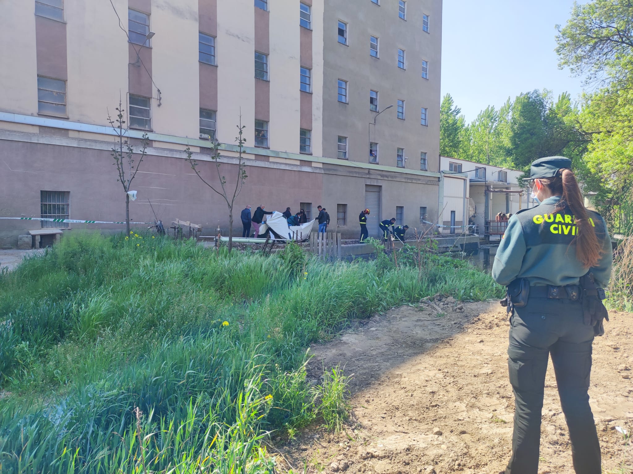 La Guardia Civil trabaja en el lugar donde se ha encontrado el cadáver (5)