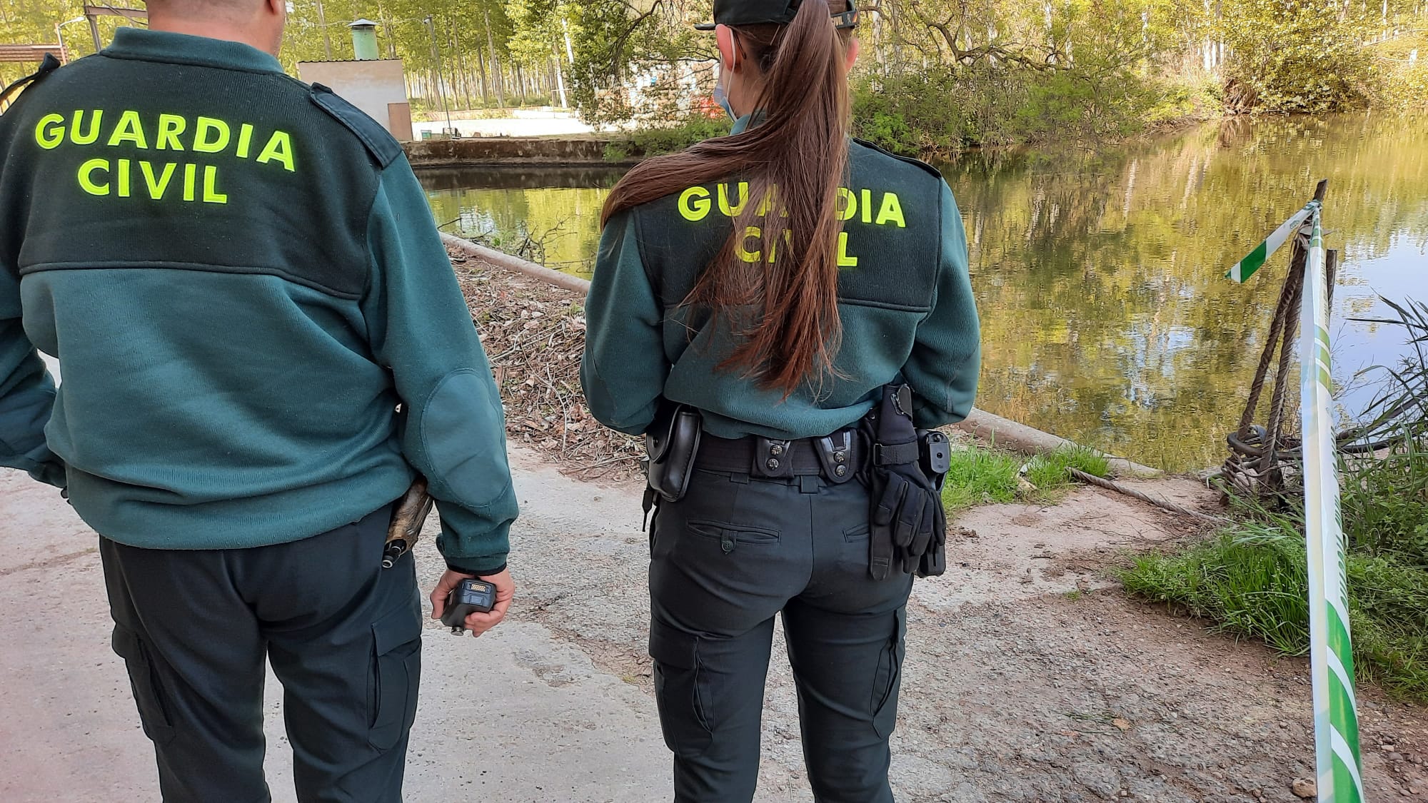 La Guardia Civil trabaja en el lugar donde se ha encontrado el cadáver (7)
