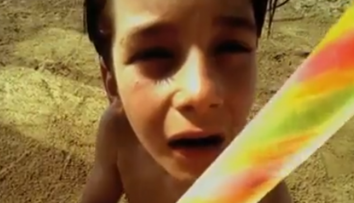 VÍDEO | El anuncio español de un helado de los 90 que escandaliza a las redes