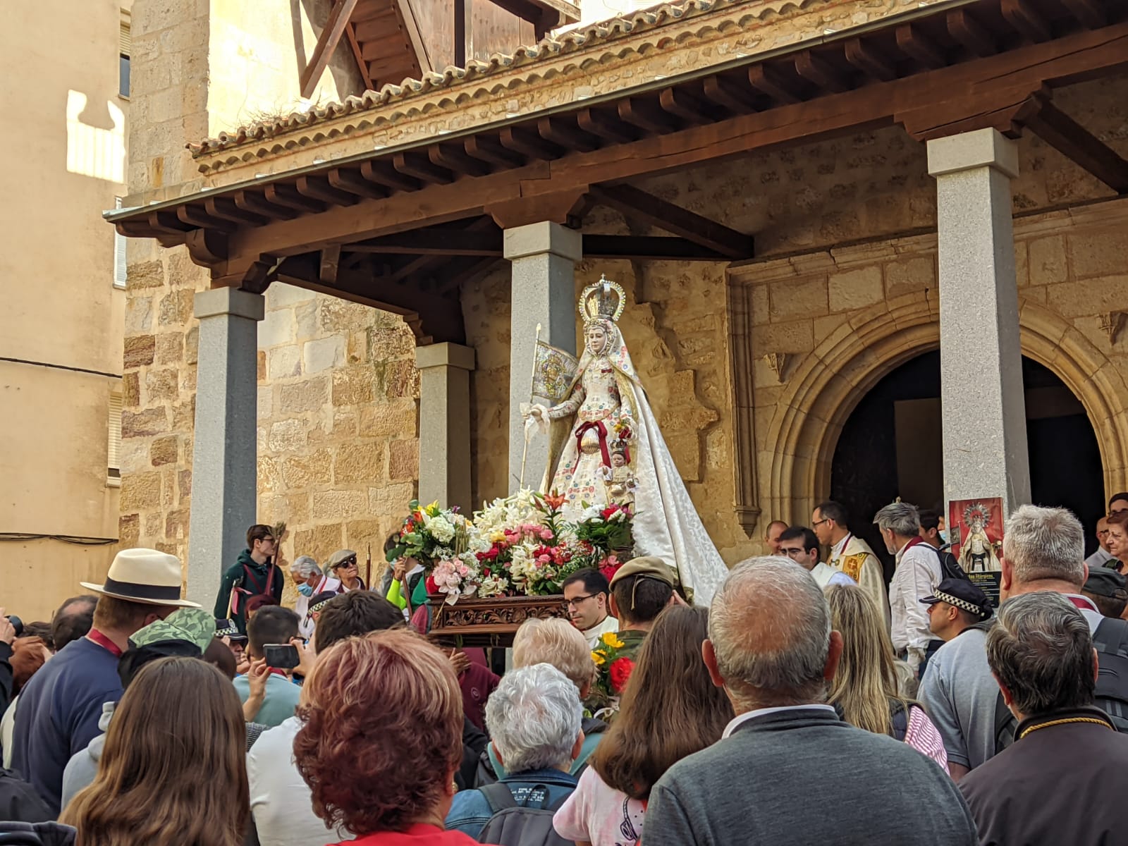 La Virgen de la Concha ya camina hacia La Hiniesta (9)