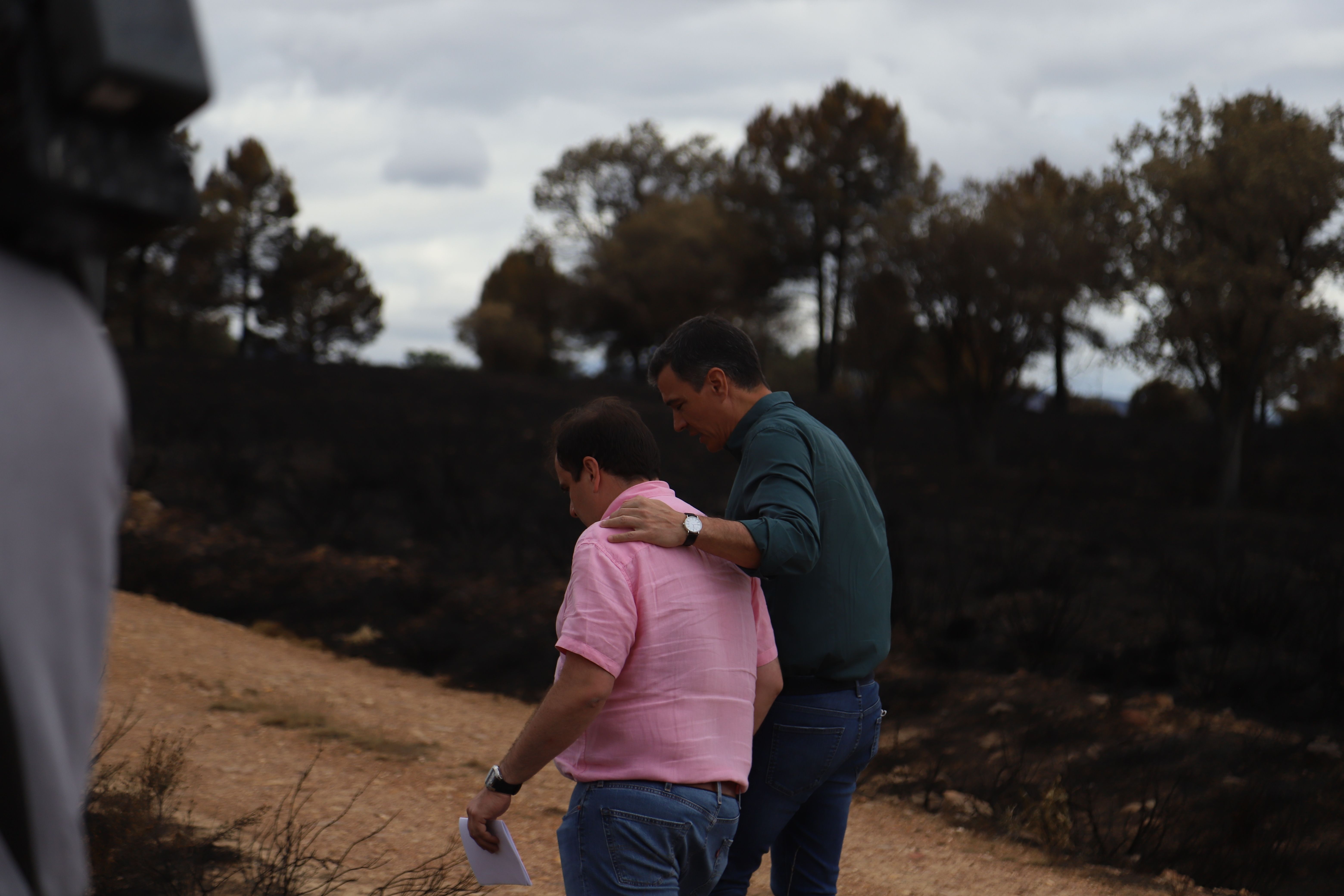 Visita de Pedro Sánchez a la zona del incendio de la Sierra de la Culebra  (10)