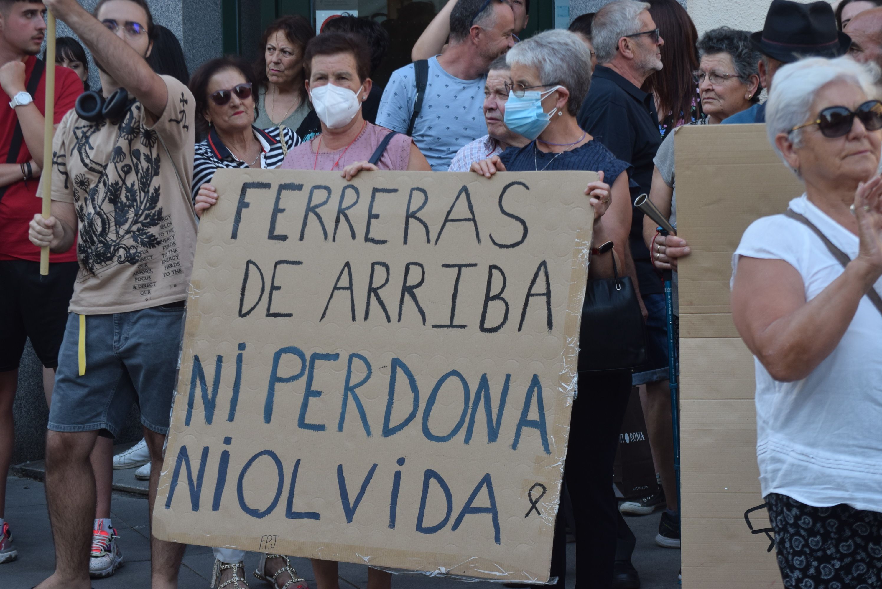 Manifestación por los incendios forestales en la provincia de Zamora. FOTO DAVID BARRUECO (7)