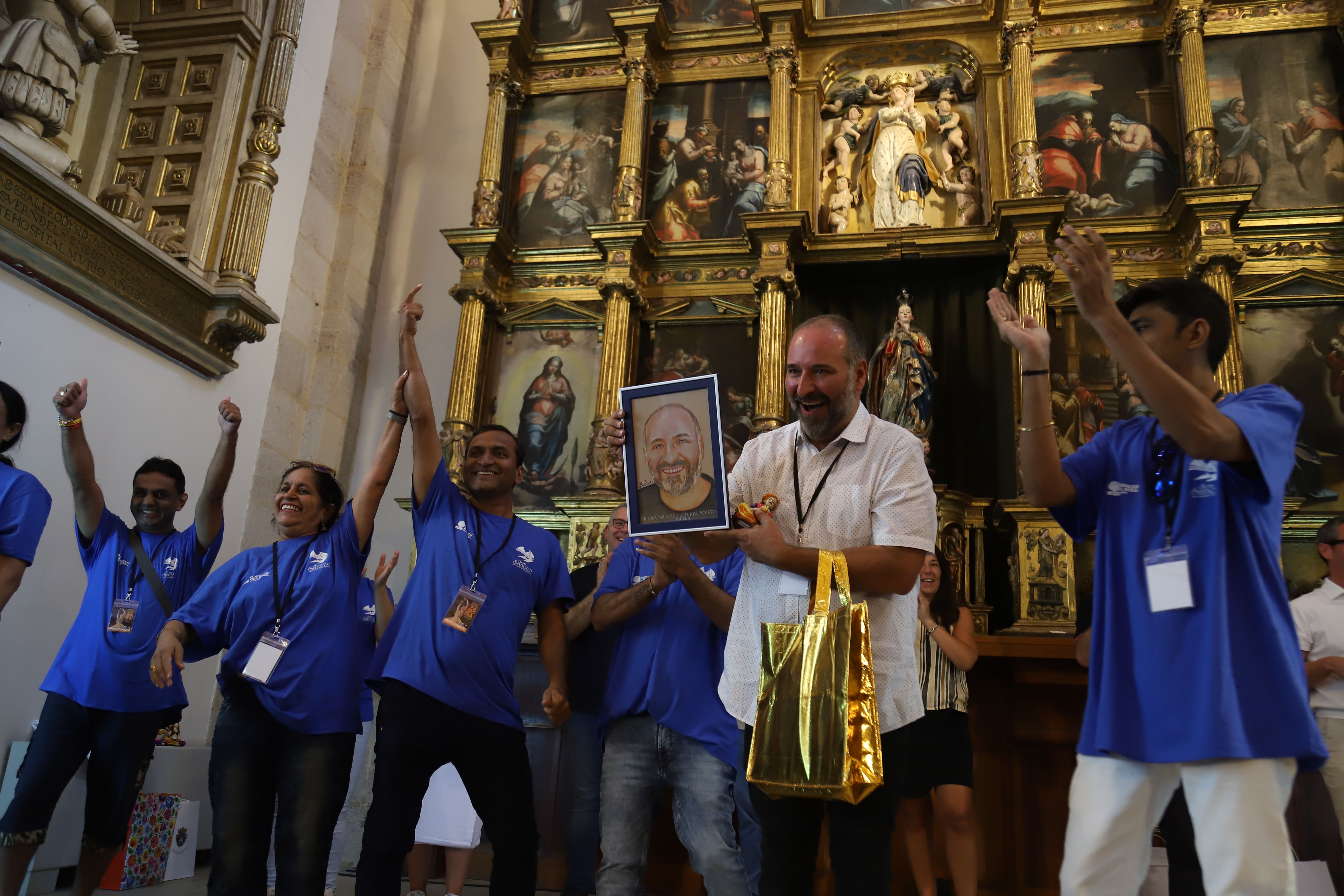 Recepción de los grupos participantes en el Festival de Folclore de Zamora (3)