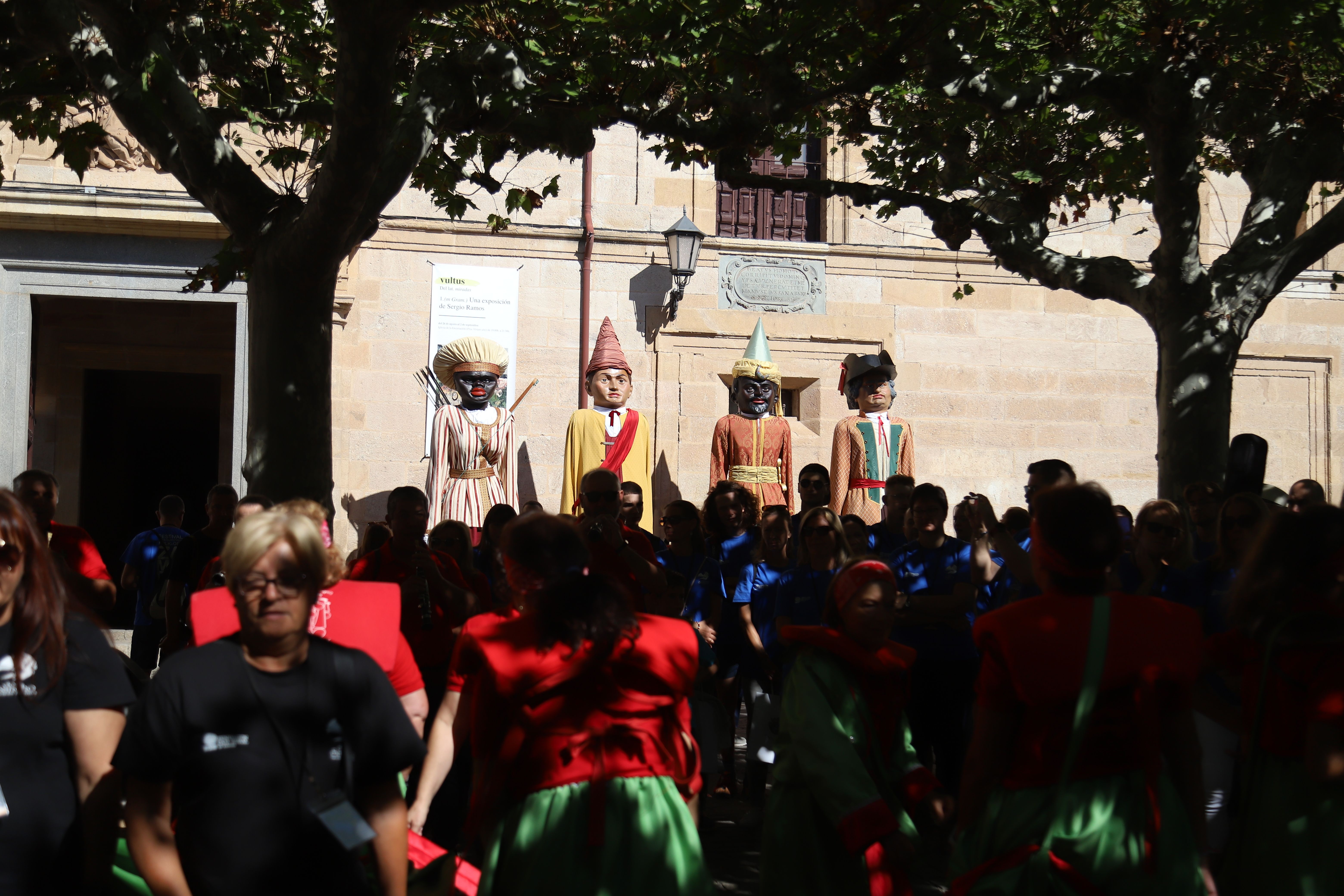 Recepción de los grupos participantes en el Festival de Folclore de Zamora (9)
