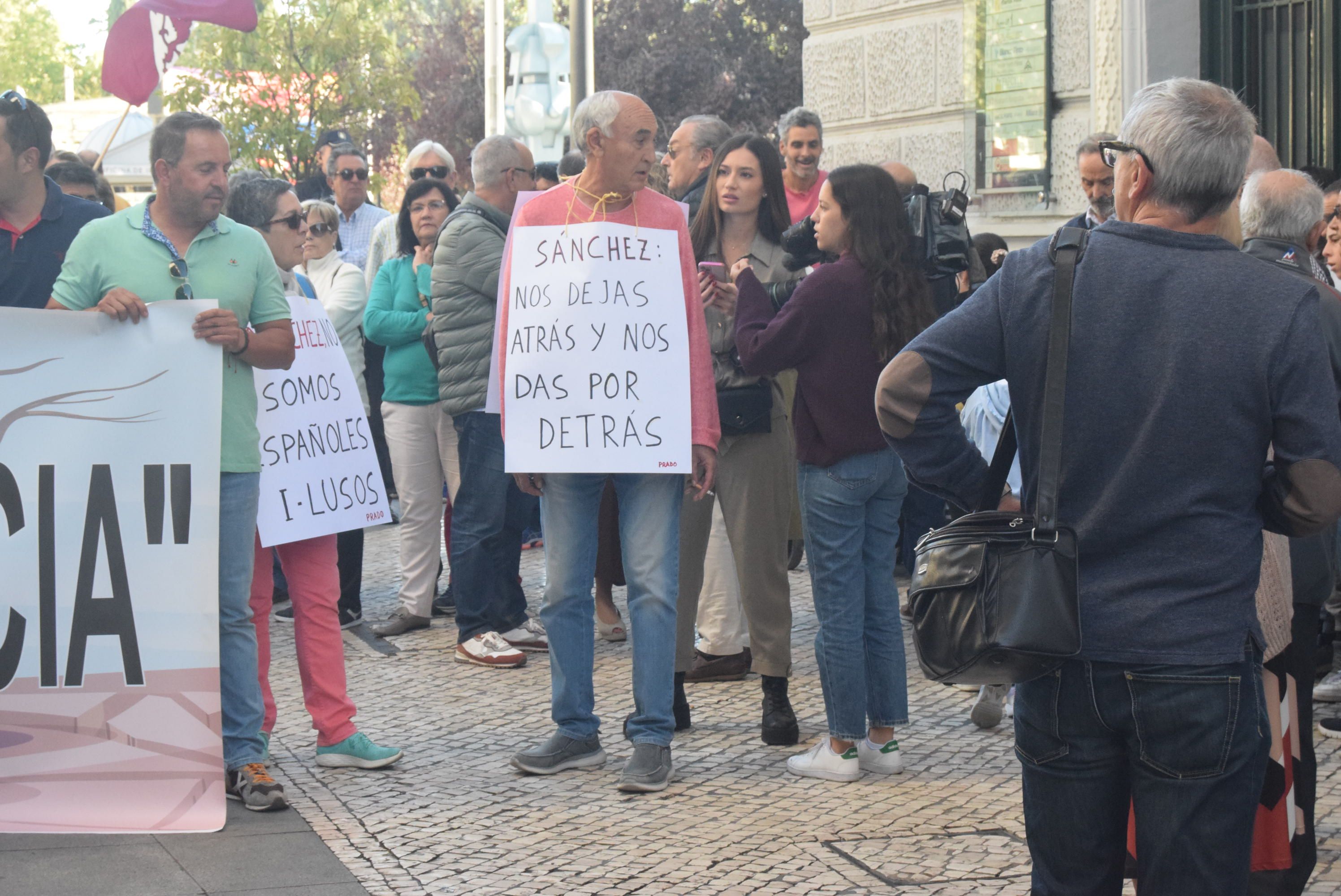 Manifestación contra el vaciado de embalses (2)