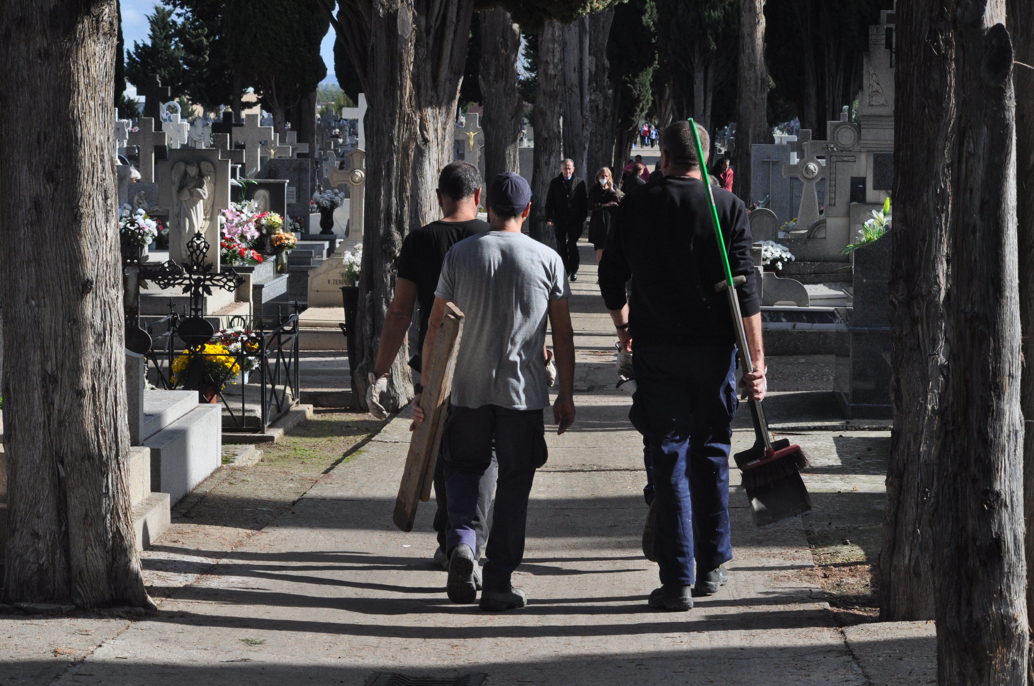 Los zamoranos acuden al cementerio por el Día de Todos los Santos