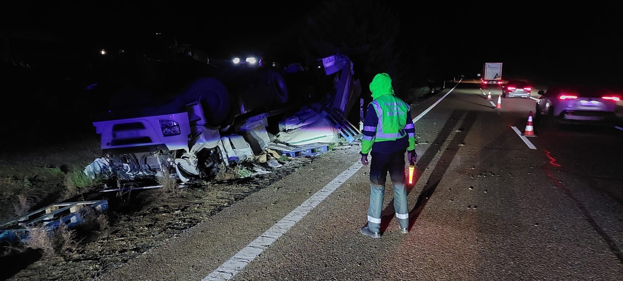 Castilla y León, entre las comunidades autónomas que más muertos han registrado en las carreteras en 2023. Foto de archivo de un accidente en la A-6.