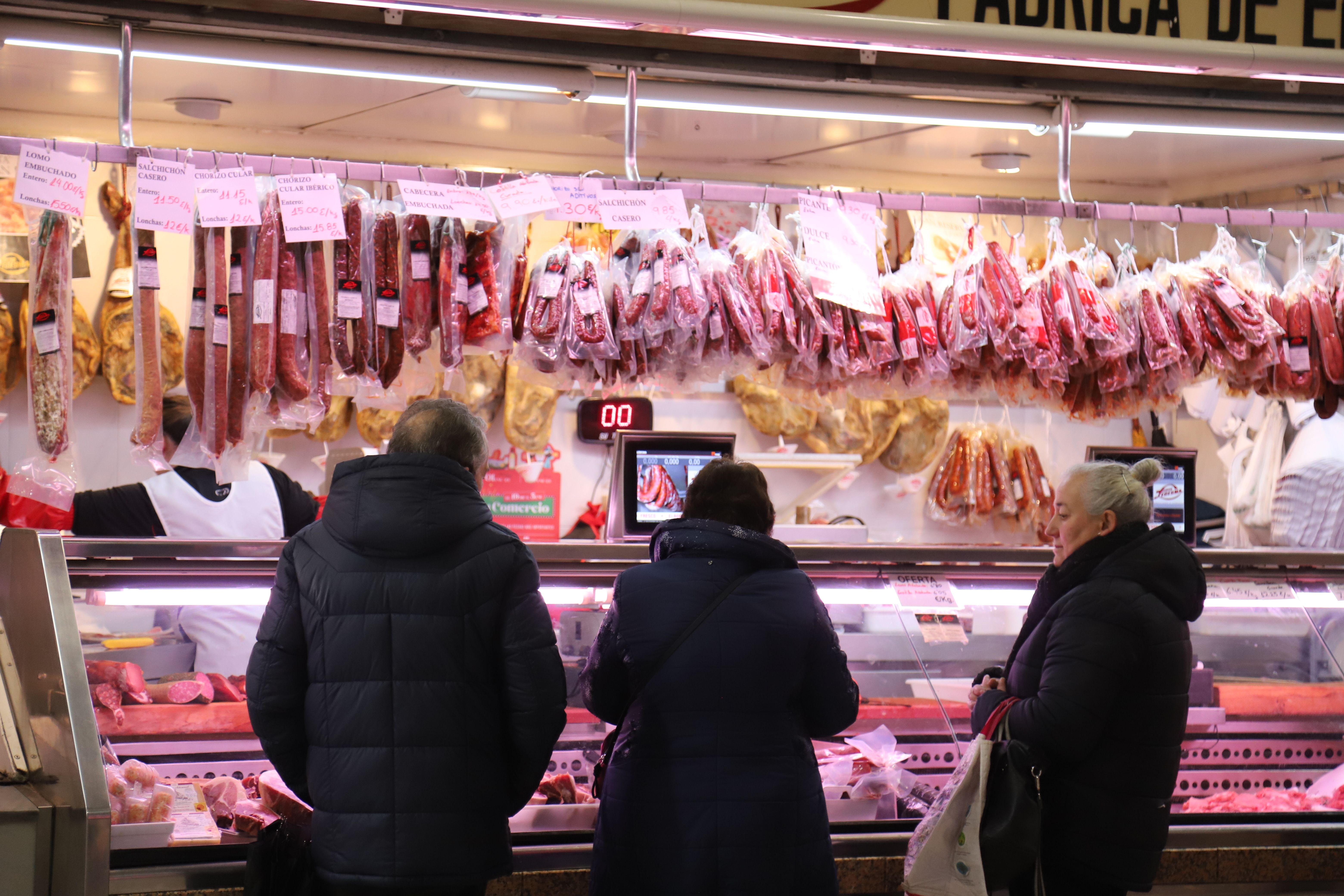 El Mercado de Abastos, punto de encuentro para las compras navideñas de los zamoranos (10)