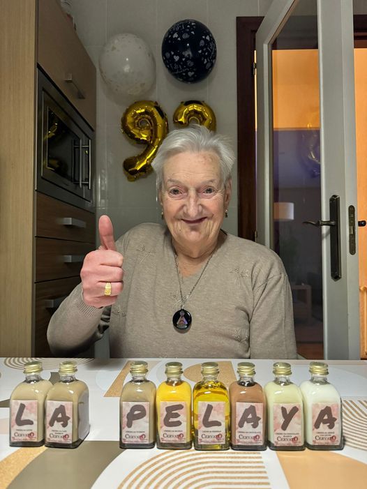 Teresa La Pelaya celebra su 93 cumpleaños con licores zamoranos
