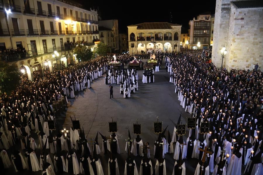 Imagen de la Tercera Caída en su acto central en la Plaza Mayor 