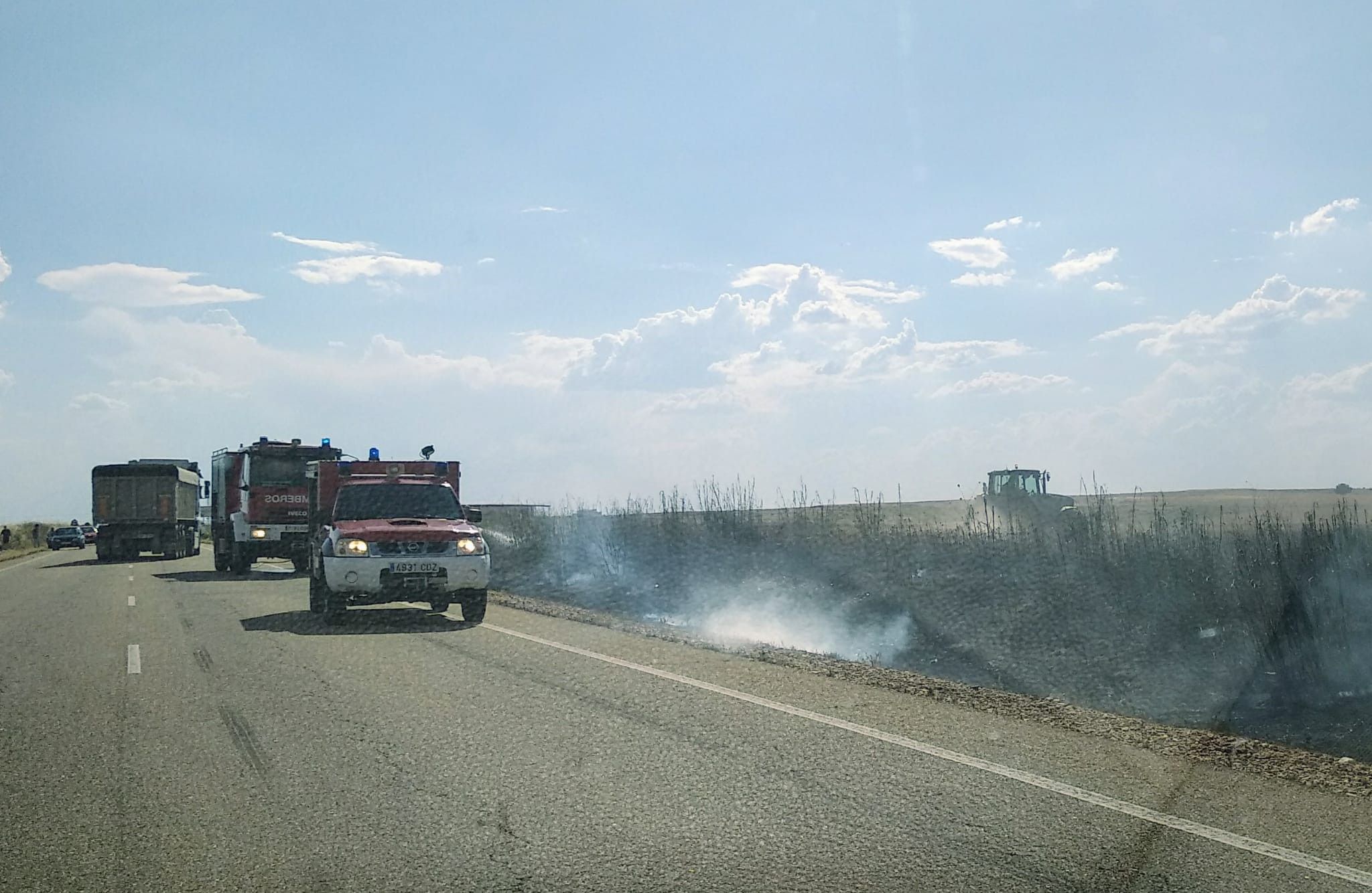  Fuego incendio carretera bomberos pereruela 