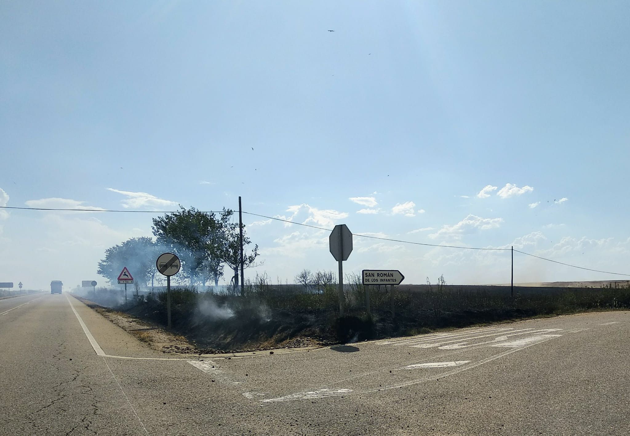  Fuego incendio carretera bomberos pereruela 3 