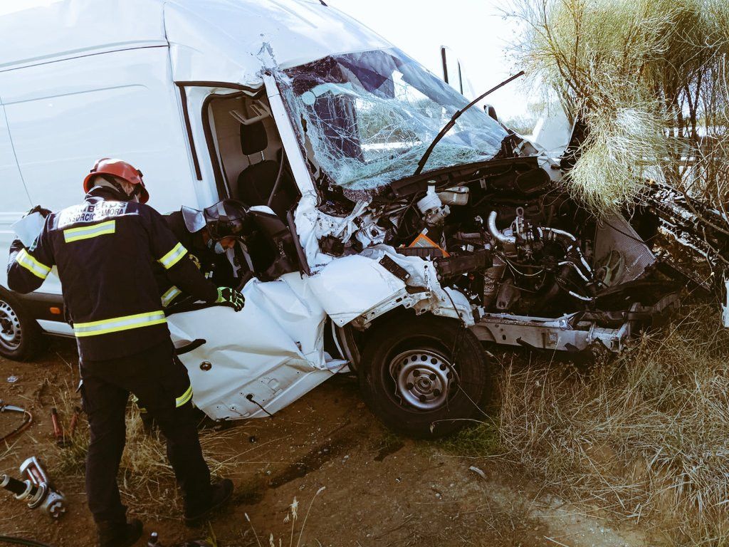 Accidente furgoneta a52