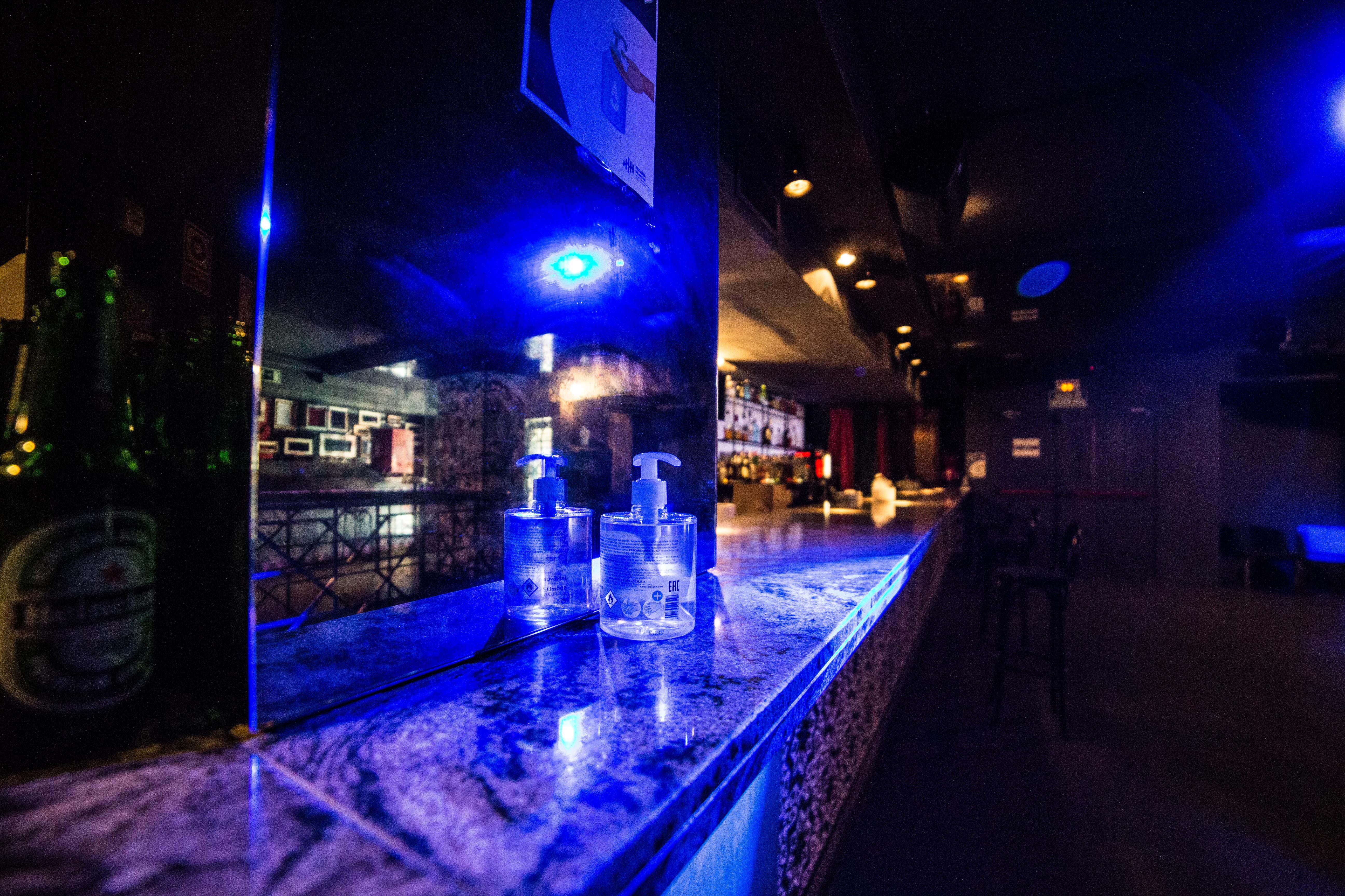 Los bares de 'ocio nocturno' podrían ejercer la actividad de hostelería y  restauración