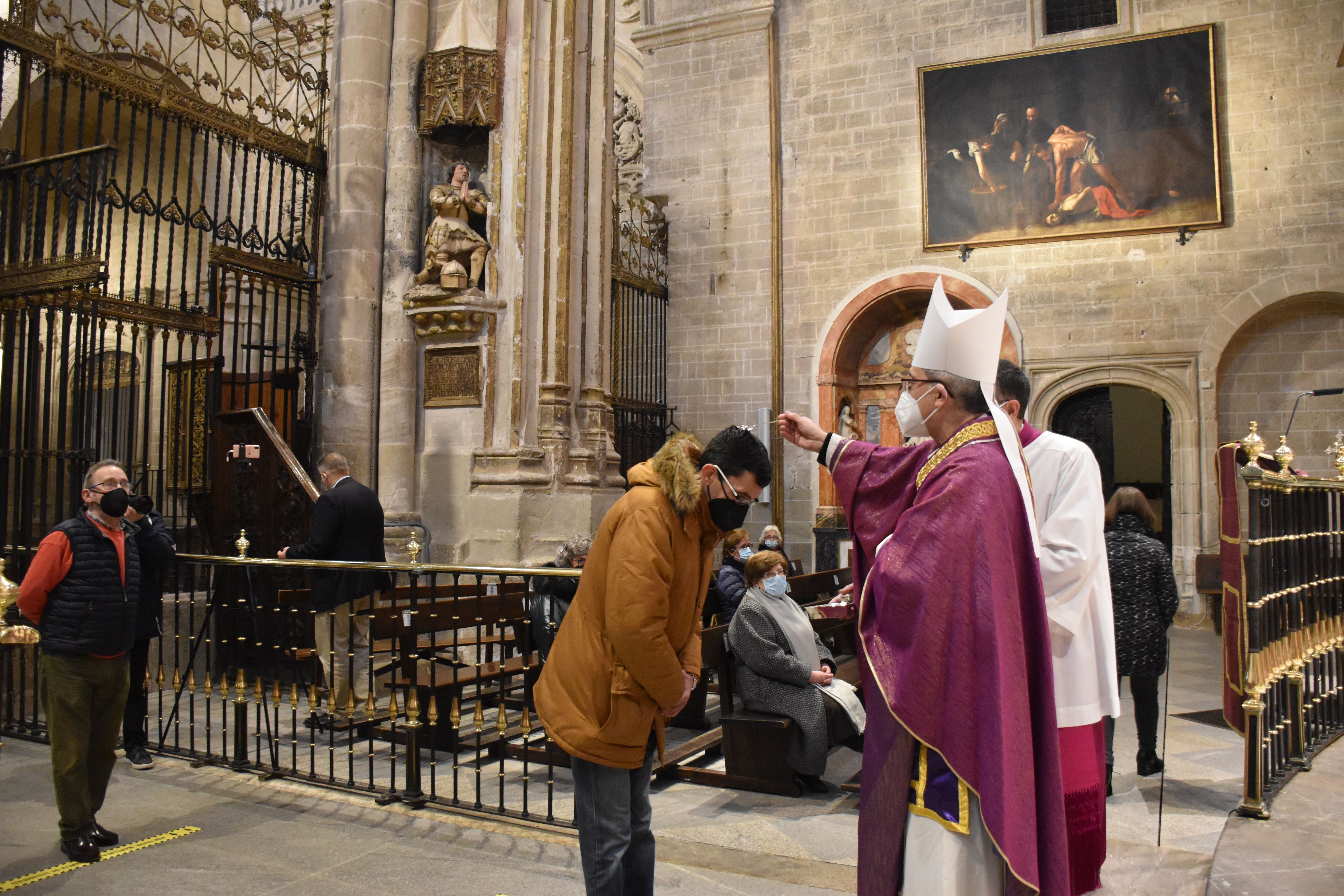 El obispo de Zamora, Fernando Valea, preside la eucaristía del Miércoles de Ceniza (6)