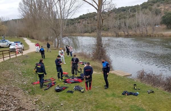 Policía y Bomberos rastrean el cauce del río Duero