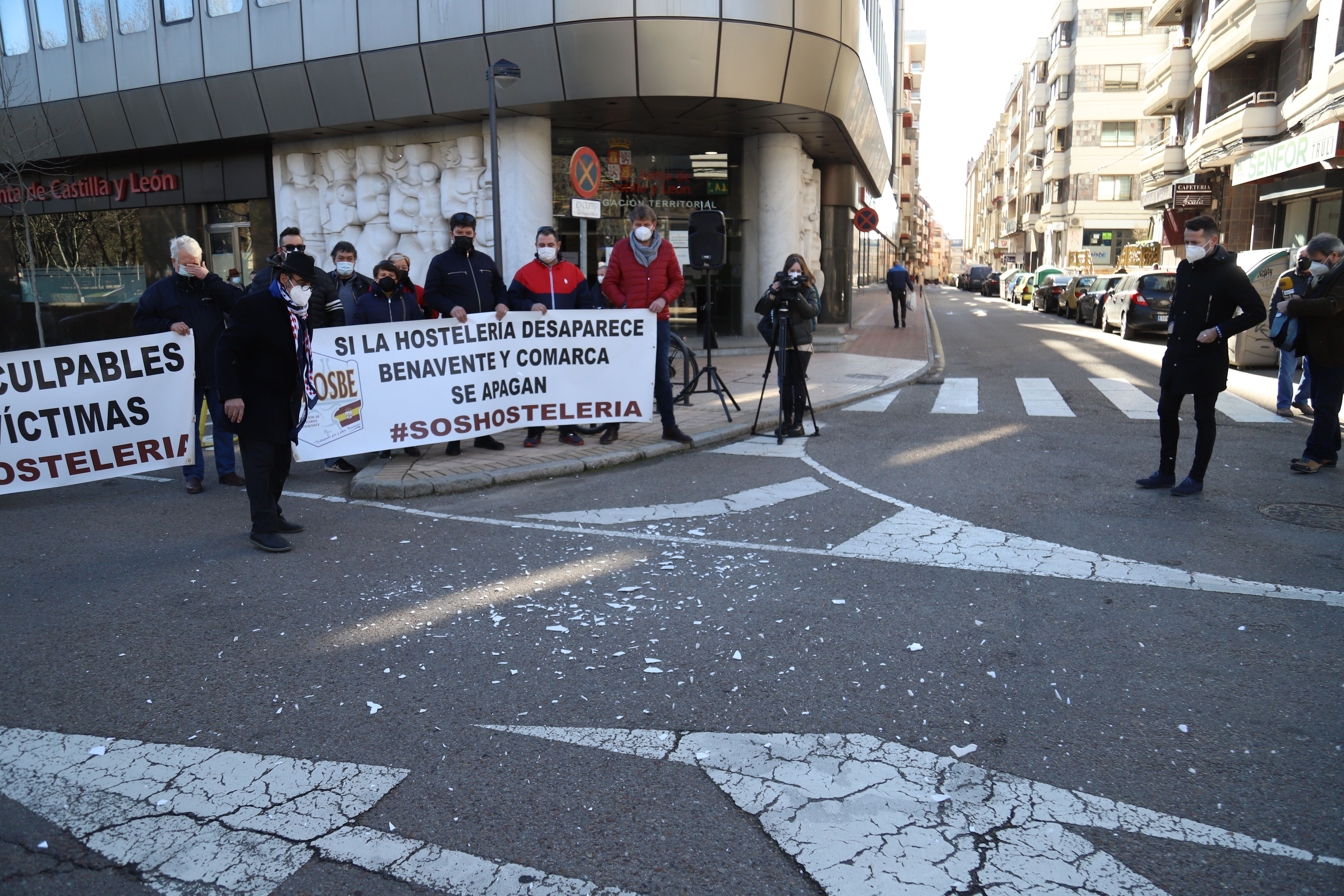 Los hosteleros zamoranos toman las calles tras la prórroga de las restricciones de la Junta